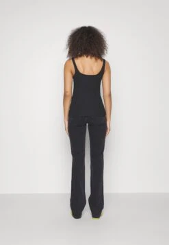 Vaqueros A Campana - Black Denim -ASOS TIENDA 3dfec485026a4fed8442c822b36377a4