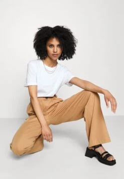 Petite Business Casual Wide Legs With Front Pleats- Pantalones - Beige -ASOS TIENDA 76a1b0814ce6475195d0c38eab76c036