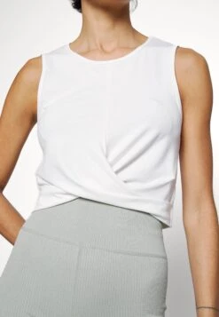 Top - Off-White -ASOS TIENDA 7d275013c236427fabad33085831c31e