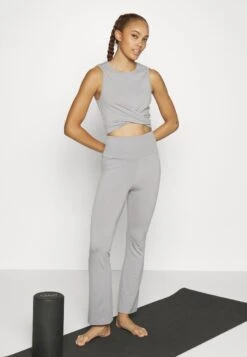 Medias - Taupe -ASOS TIENDA 7d41fa4007cd4732a5e91faa908b460d