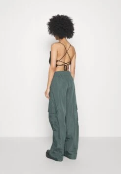 Pantalones Cargo - Dark Green -ASOS TIENDA 9ab66cd3b6084612bf8aa1534cec8a72