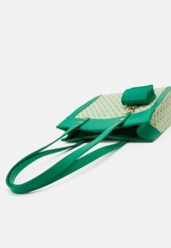 Even&Odd Set - Bolso Shopping - Green -ASOS TIENDA a351e565a6534553b88602d68c7bb762