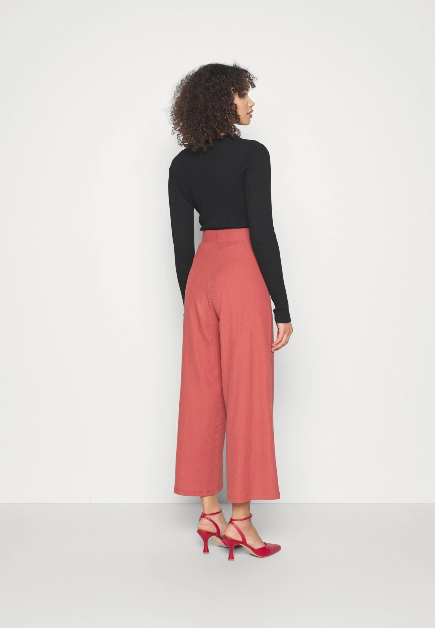 Pantalones -Red 3 Pantalones -Red - Imagen 3