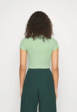 Camiseta Básica - Pink/Green 9 Camiseta Básica - Pink/Green -ASOS TIENDA c80b8f789fb84357ad1d7eb25b773a73