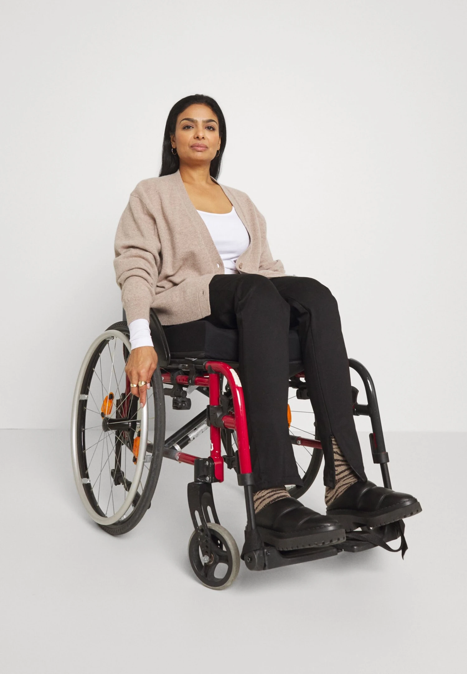 Even&Odd Vaqueros Pitillo - Black Denim 4 Even&Odd Vaqueros Pitillo - Black Denim - Imagen 4