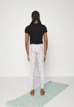 Camiseta Básica - Black -ASOS TIENDA daebded9de9c426baff158281874d67f