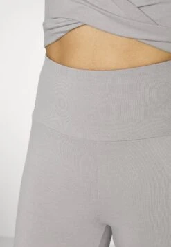 Medias - Taupe -ASOS TIENDA e3d72fd47f594008ad5571dd10b60a2d