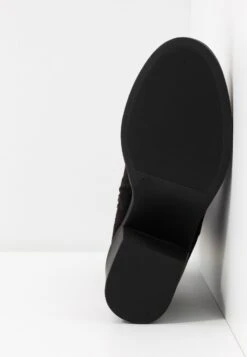 Botas Mosqueteras - Black -ASOS TIENDA e63ceda5026b41f59b1564569a868789