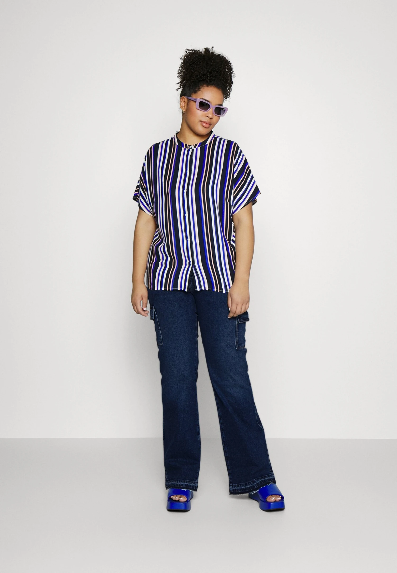 Vaqueros Bootcut - Light Blue Denim 2 Vaqueros Bootcut - Light Blue Denim - Imagen 2