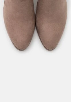 Even&Odd Botas Mosqueteras - Taupe 11 Even&Odd Botas Mosqueteras - Taupe -ASOS TIENDA ee44cbb511e4465088eac6c89b7c9205