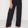 Wide Leg Trousers - Pantalones - Black